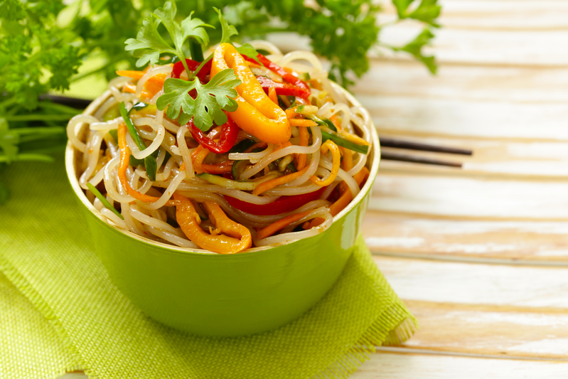 asian-salad-of-rice-noodles-98DHPMW-1 Receitas